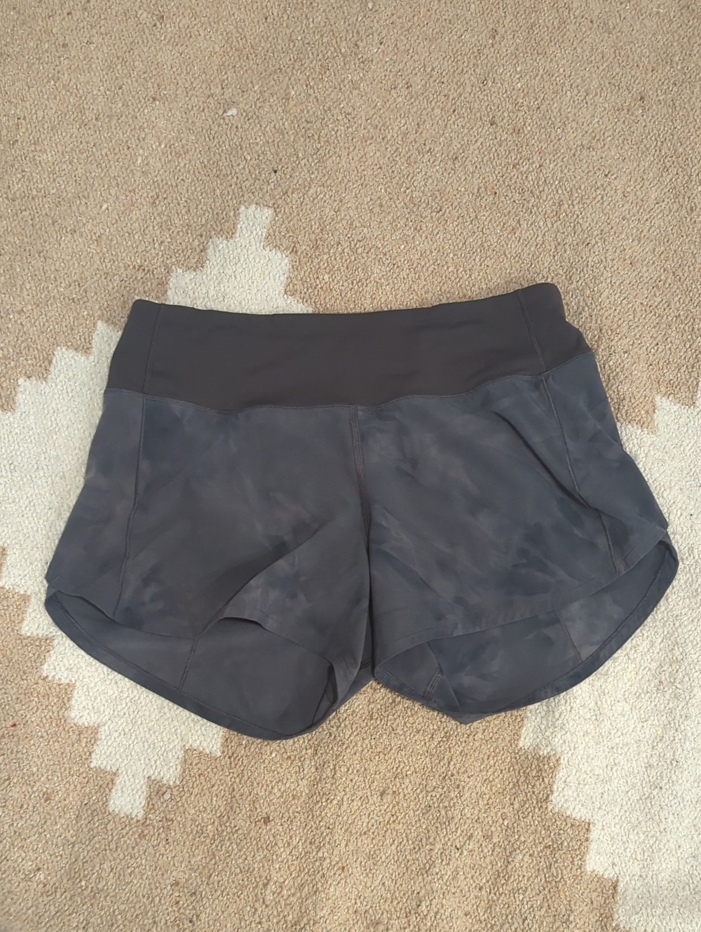 Lululemon 🍋 Speed Up Shorts 📐 6